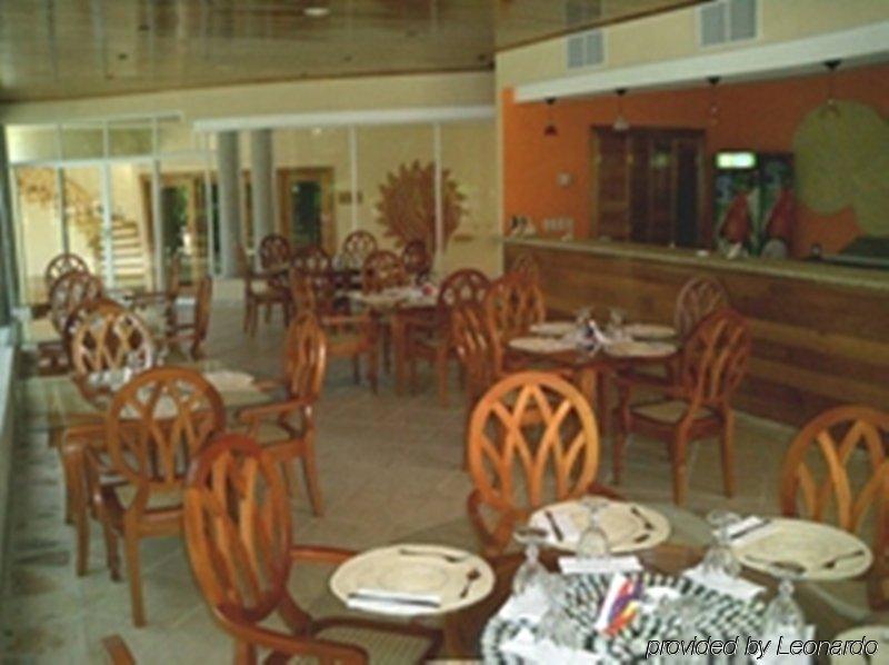 بوتشوميل Hotel Vistamar Beachfront Resort & Conference Center المطعم الصورة